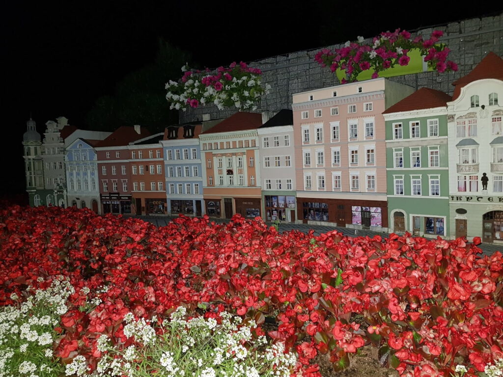 minieuroland nocne zwiedzanie – kamieniczki na kłodzkim rynku
